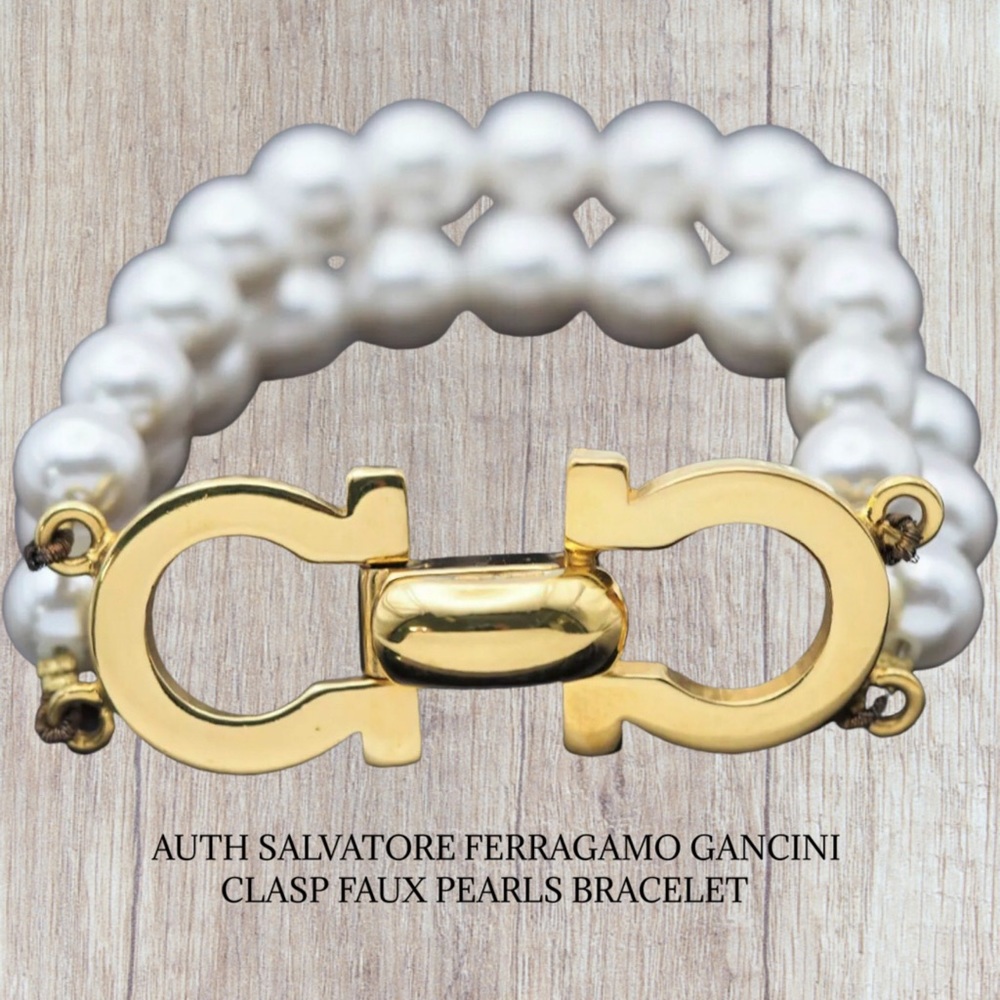 AUTHENTIC SALVATORE FERRAGAMO MADE IN ITALY GANCINI CLASP FAUX PEARLS BRACELET